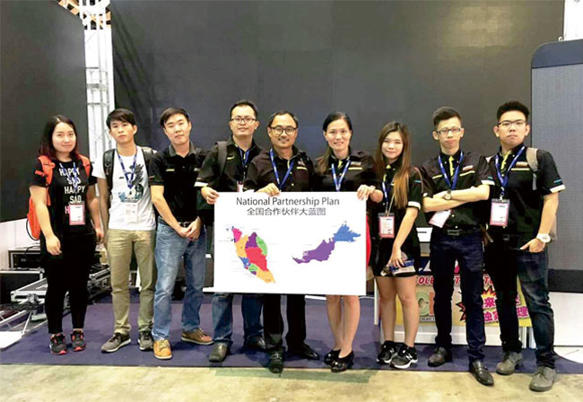 第27届马来西亚国际广告及LED展酷游九州工作人员合影