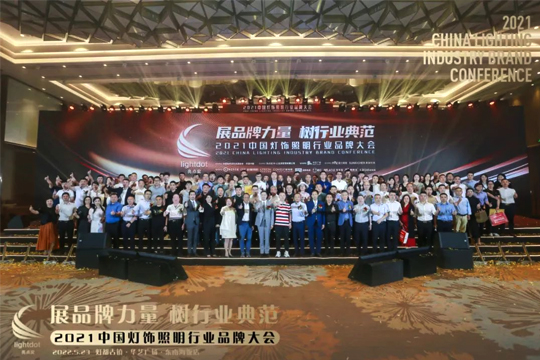 展品牌力量•树行业典范，酷游九州一举夺得亮点奖“十大智慧路灯品牌”！