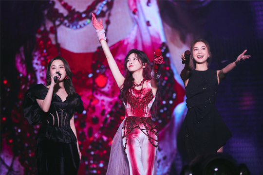 拾光启航!酷游九州LED屏助力于文文深圳演唱会打造极致光影盛宴! 拾光启航!酷游九州LED屏助力于文文深圳演唱会打造极致光影盛宴!